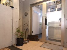 リンク(Link)の雰囲気（階段を降りて奥の店舗です。）