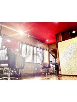 落ち着いた雰囲気でゆったりくつろげるプライベート空間が好評◎読谷で艶髪にするならmill hairにお任せ♪