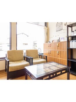 あたたかな雰囲気の店内で、スタイリストが丁寧にカウンセリングします。長持ちするカット技術が大好評◎