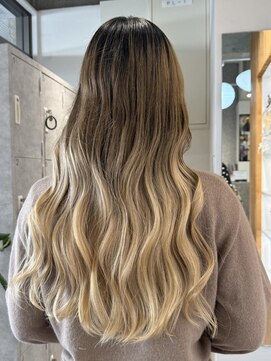 ムーン バイ ケンジ(moon by KENJE) MITO/レイヤーカット/ブリーチカラー/グラデーション