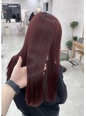 濃くのある艶ワインレッド