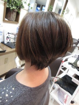 コアフィールフィス(COIFFURE fils) 前下がりショート