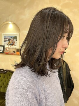 ビュートリアム265(BEAUTRIUM 265) くびれミディアム 外ハネ ダークグレージュ 暗髪 イルミナカラー