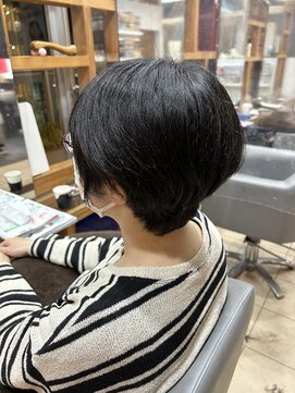 スタジオ アルファプラス 日暮里店(studio α+) ステップボーンカットカットボブショートハイライト白髪ぼかし