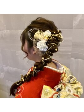 サロン Salon アイ アート 成人式 サイドに寄せた編みおろし