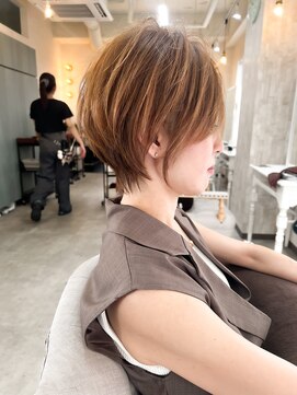 シシ 大宮(She 2.) ショート/ショートボブ/ショートカット/丸みショート/大宮