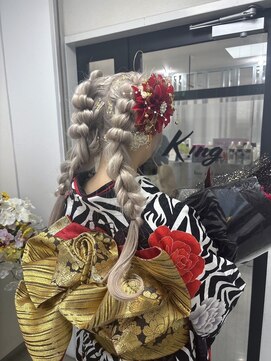 キング 心斎橋店(K!ng) ハイライトカラーミルクティーベージュレイヤーカット