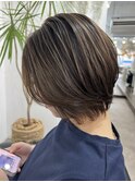 ショートカット白髪ぼかしダブルカラーハイライトレイヤーカット