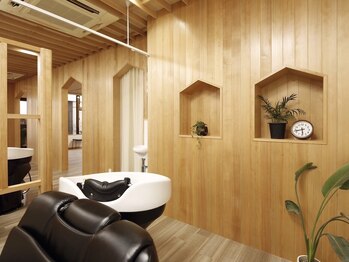 ミナト(minato)の写真/全席半個室で叶える大人の男性のリラックス。上質で落ち着きのある空間で、"喋らなくていい贅沢な時間"を。