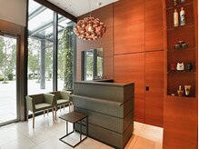 マゼルヘア 豊洲の雰囲気(温かい光が差し込むレセプション♪)