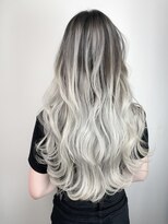 キラ(KIRA)&nbsp;ホワイトバレイヤージュ