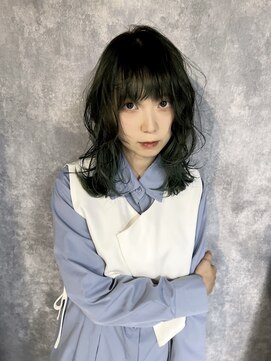 イコ(.ico) ダークグリーン　20代30代 ウルフカット　レイヤー　インナー