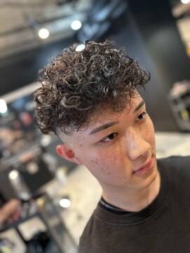 フランクスバーバー アンド ビアークラブ(FRANK'S BARBER and BEER CLUB) スペインカール