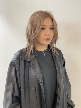 スー 渋谷(suu) レイヤーカットダブルカラーハイトーンミルクティーベージュ