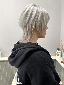 キオク(KIOX) ホワイトシルバー　ウルフカット