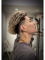 トライブ(TRIBE)&nbsp;スキンフェードブリーチツイストスパイラルウェーブパーマ