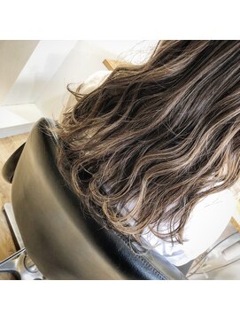 エヌプラス(N+plus) コントラスト外国人風color