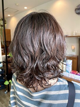 ヘアワークスルシア(HAIR WORKS LUCIA) ミディアムウルフ、デジタルパーマ