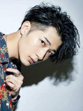 オーシャントーキョーオーバー 渋谷(OCEAN TOKYO OVER) 黒髪2ブロックスパイラルパーマ