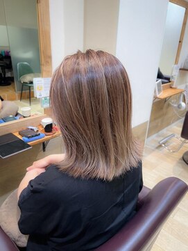 ケンジ オダキュウ ショウナンゲート(KENJE ODAKYU SHONAN GATE) 白髪ぼかし細めハイライト30代40代50代シアーカラーセミディ