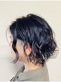エッジの効いたウェーブなウェットヘア