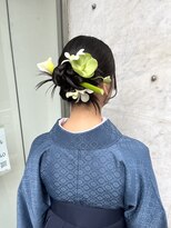 ミラ(Mila) 個性を入れつつ綺麗めに！艶感タイトアレンジ/卒業式