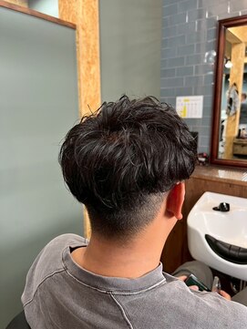 スタンドバーバー 柏(STAND BARBER) スペインカール/スパイキーショート/ブルーブラック/柏