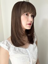 ローネス(LONESS) まとまるレイヤーカットと赤みの無いベージュカラー