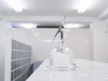 繭の雰囲気(front 白を基調とした清潔感のある店内)