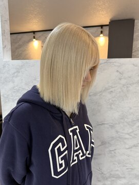ヴィア 京都烏丸(Via) ケアブリーチ ダブルカラー ブロンド ハイトーン ボブ
