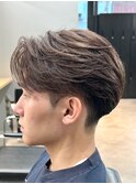 メンズ刈り上げセンターパートフェザーパーマブルーブラック