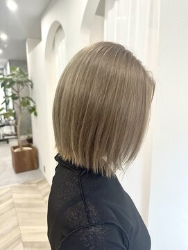 シャワー(SHOWER) カーキグレージュ、ミディアムボブ、ブリーチ【布施】