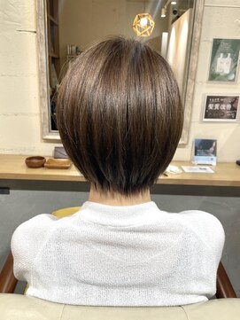 アンビエンテ(ambiente) 人気No. 1 丸みショートボブ【坂根】