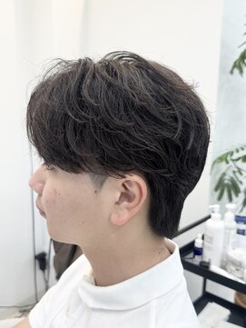 イロ 成田(iLo) メンズ毛流れニュアンスパーマ