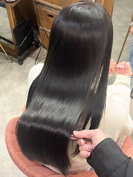 シア(sia) 髪質改善トリートメントストレートレイヤーカット前髪艶髪心斎橋