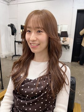 ジリ(JILI) ブリーチなし透明感ベージュカラー×顔周りレイヤー▽福永