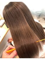 ファムバイアヴァンス(Femme by AVANCE.)&nbsp;艶感たっぷりグレージュストレート
