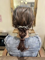 ヘアーアンドカラー プラーチェ(hair&color Plaatje)&nbsp;ふんわり波ウェーブの玉ねぎローポニーアレンジ