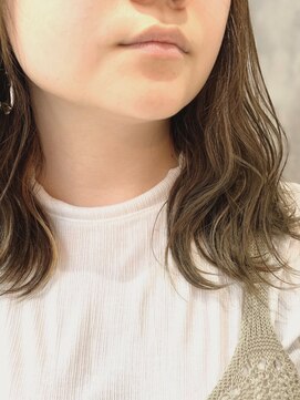 ジーナ 新宿(Zina) 【Zina　新宿】イメチェン毛先パーマ耳かけ×フォギーベージュ