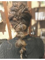 ヘアー クリエイト カルバリ(HAIR CREATE Calbari)&nbsp;玉ねぎ編みおろしアレンジ