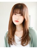 透明感のあるヘアカラーが可憐なカールロング