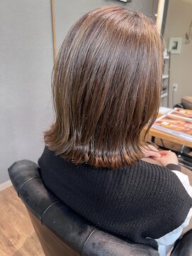 クララデアンシュシュ(Kurara de UN CHOU CHOU) 切りっぱなしボブ