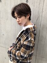 ショートボブ　センターパート　グレージュ