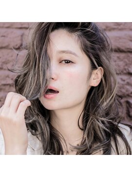 ミットバイツリー センター北(mit by tree) ハイライトバレイヤージュホワイトグレージュロング