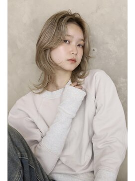 メノン 茨木店(Menon) 小顔ミニウルフ×デザインカラー×ミディアムレイヤーカット