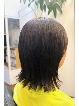 ニコ ヘアデザイン 外ハネストレートミディアム