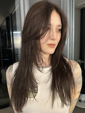 シアター(CIARTOR) 韓国バング 外巻きで落ち着いた印象に