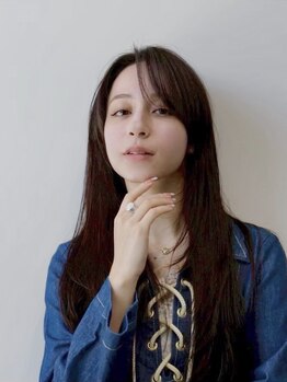 《全席個室のプライベート空間》完全マンツーマン施術なので、じっくり似合うスタイルを相談できる◎