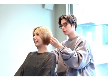 トーストアンドバナナズ 202号室 下高井戸(TOAST&BANANAS)の写真/キャリアが豊富なスタイリストによるマンツーマン接客で最適なヘアのアドバイスをします【下高井戸】