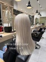 アース 武蔵境店(HAIR & MAKE EARTH)&nbsp;透明感ホワイトブロンド｜抜きっぱなしブリーチのロングスタイル
